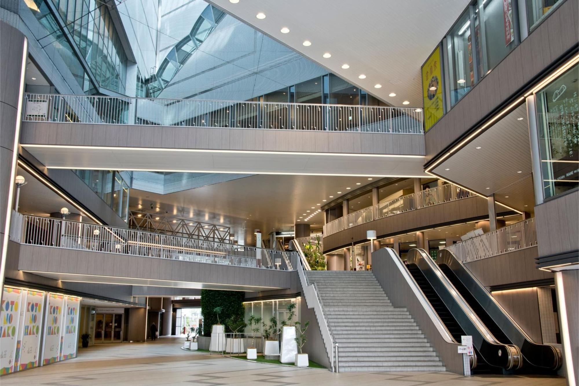 Ana Crowne Plaza Kobe By Ihg Hotel Buitenkant foto Interior of the library