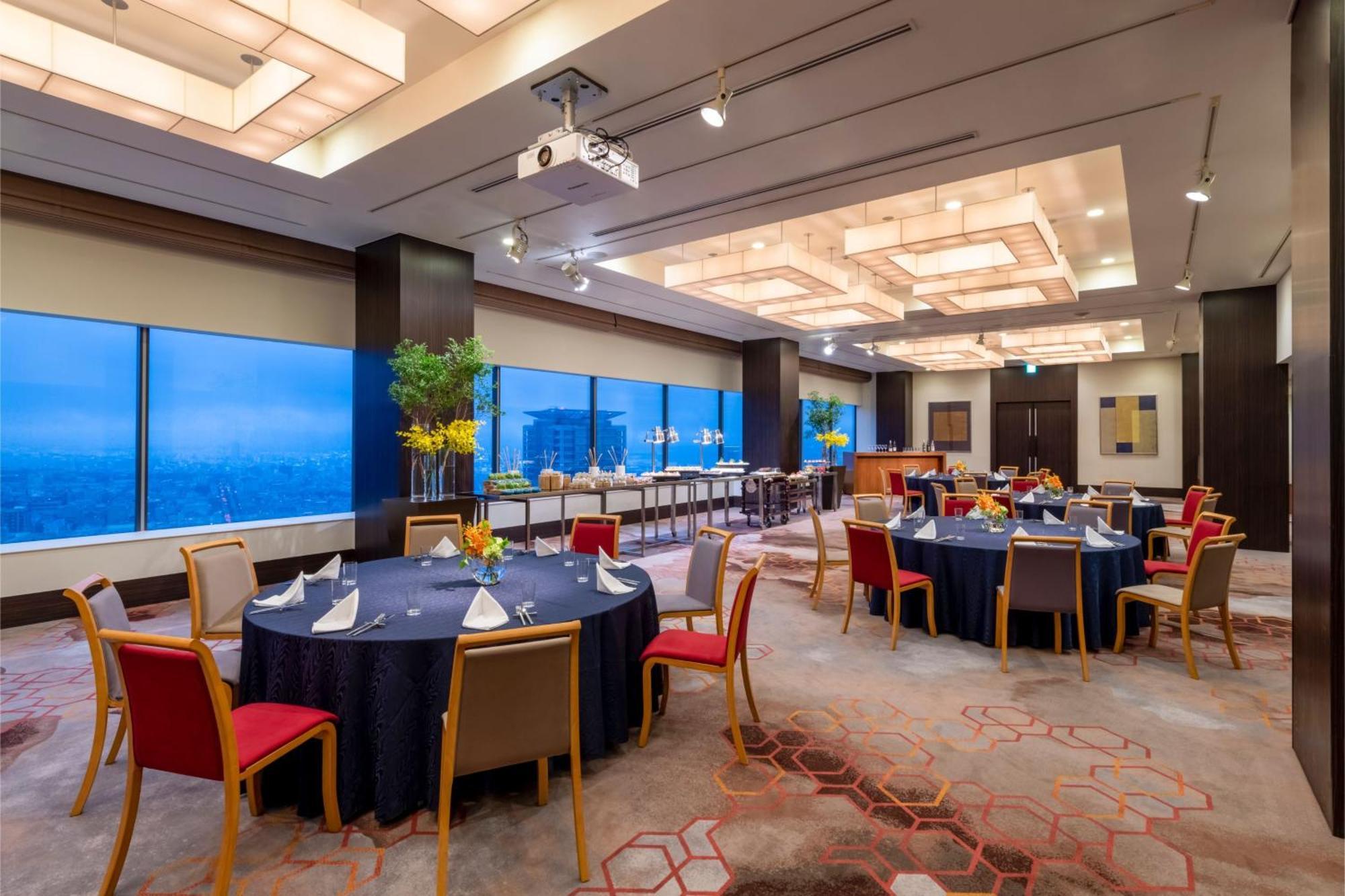 Ana Crowne Plaza Kobe By Ihg Hotel Buitenkant foto The Club